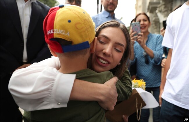 La esposa del presidente interino de Venezuela, Juan Guaidó, visitó a fines de marzo Perú, donde recibió el apoyo del gobierno y se reunió con exiliados venezolanos en el país.