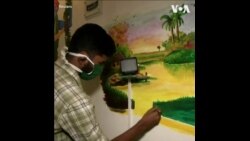 新冠疫情封锁期 印度兄妹把家变成美术馆