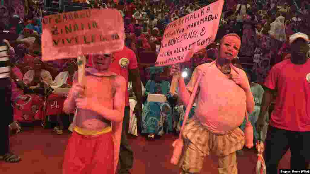 Plus d&rsquo;un millier de femmes des partis soutenant Mahamadou Issoufou se sont réunies, vendredi 18 mars au Palais de Congres de Niamey pour un meeting de campagne, Niamey 18 mars, 2016, Photo Bagassi Koura.