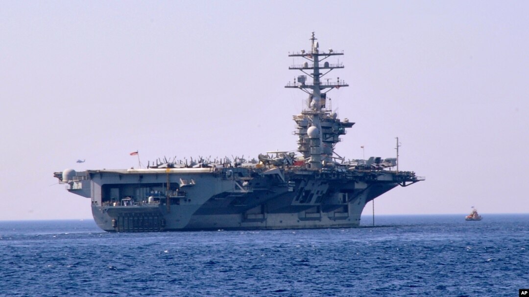 Американский атомный авианосец USS Dwight D. Eisenhower (архивное фото).