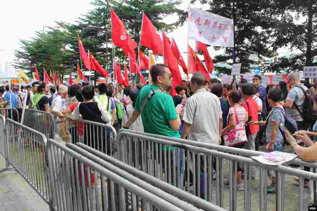 香港立法会10月26日上演惊人政治大戏（美国之音海彦拍摄）