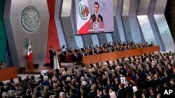 Presiden Meksiko Enrique Pena Nieto menyampaikan pidato kenegaraan tahunannya yang kelima hari Sabtu (2/9) di Mexico City. 