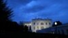 El presidente de Estados Unidos, Joe Biden, camina desde el Marine One tras llegar a la Casa Blanca, el lunes 10 de mayo de 2021.