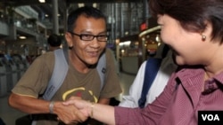 Kyaw Zaw Lwin, saat tiba di bandara Suvarnabhumi, Bangkok, 18 Maret 2010.