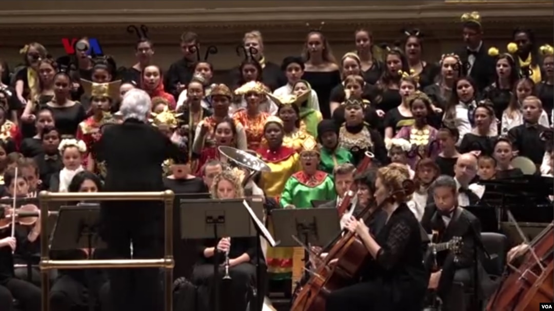 Paduan suara anak-anak Purwa Caraka atau Purwa Caraka Music Studio (PCMS) Children Choir ikut tampil di Carnegie Hall, New York. 