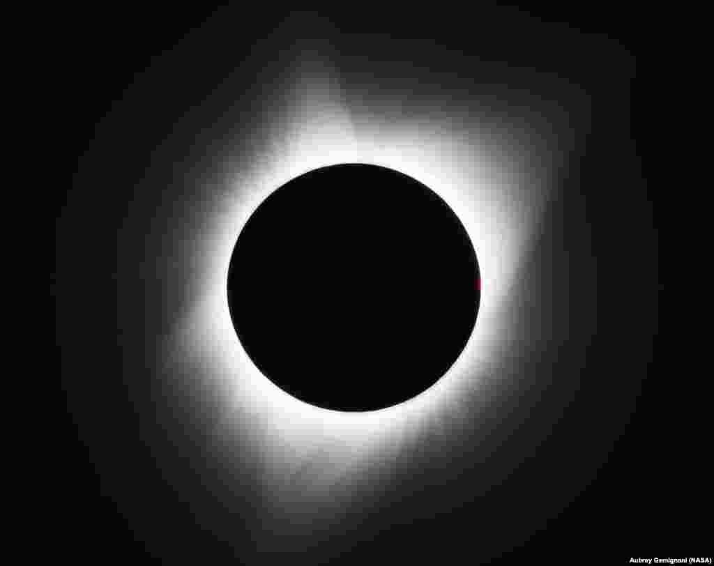 A total solar eclipse is seen above Madras, Oregon. A total solar eclipse swept across a narrow portion of the contiguous United States from Lincoln Beach, Oregon to Charleston, South Carolina.