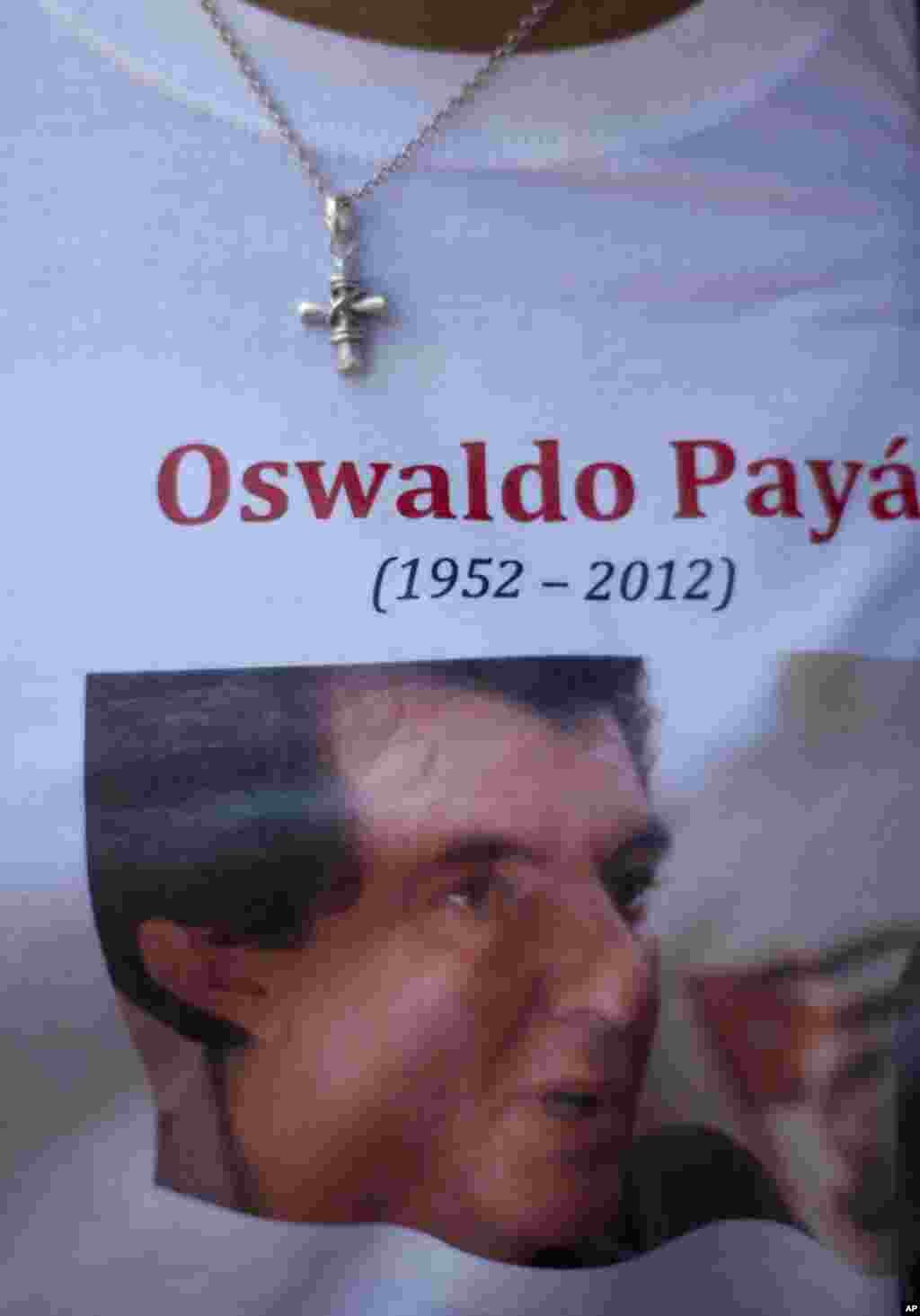 Oswaldo Pay&aacute; pas&oacute; varias d&eacute;cadas de su vida oponi&eacute;ndose p&uacute;blicamente al r&eacute;gimen comunista de los hermanos Castro, e impuls&oacute; el llamado &quot;Proyecto Varela&quot;, que aboga por una cesi&oacute;n de mayores