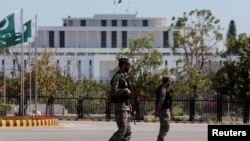 پاکستان در روزها و ساعات اخیر برای برگزاری مذاکرات صلح میان جمهوری اسلامی و ایالات متحده آماده می‌شود.