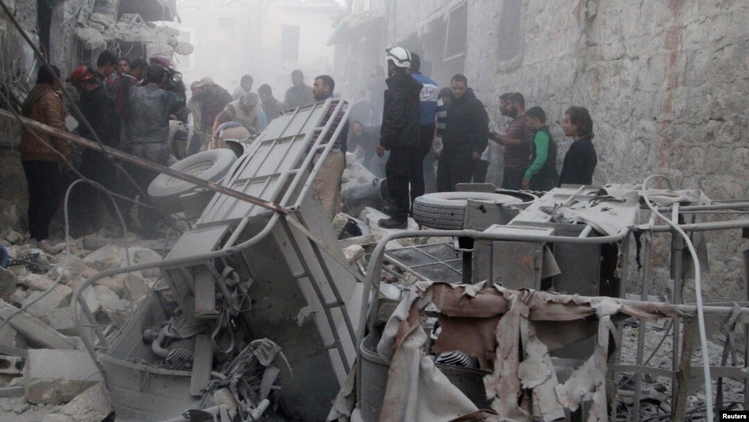 Xalabda Bashar al-Assad kuchlari tashlagan bomba portlashi oqibatida yuzaga kelgan xaroba, 12-noyabr, 2014-yil.