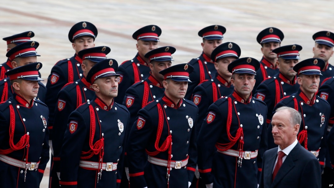 Sekretar ruskog Saveta za nacionalnu bezbednost Nikolaj Patrušev prolazi pored počasne garde po dolasku u Palatu Srbija.