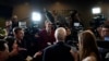 ARHIVA - Bivši predsednik Majk Pens razgovara sa novinarima 15. februara 2023. u gradu Sidar Repids u Ajovi. (Foto: AP /Charlie Neibergall)