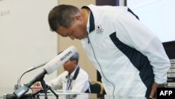 Ketua Delegasi Jepang di Asian Games, Yasuhiro Yamashita, saat memberikan keterangan pers di Jakarta, Senin, 20 Agustus 2018. Empat atlet basket Jepang telah dipulangkan dari Asian Games karena diduga membayar jasa Pekerja Seks Komersial. 