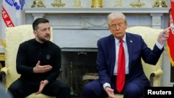 El presidente de Estados Unidos, Donald Trump, se reúne con el presidente ucraniano, Volodymyr Zelenskyy, en la Casa Blanca en Washington, el 28 de febrero de 2025. 