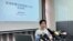 香港記者協會主席鄭嘉如認為，官方對數以十計記者受系統性滋擾的回應，未及以往重視。(美國之音照片)