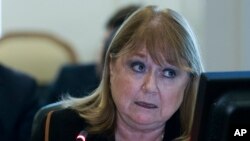 La ministra de Relaciones Exteriores de Argentina, Susana Malcorra, expresa esperanza en que el Brexit ayude a su país en la disputa por las islas Malvinas o Fakland Islands.
