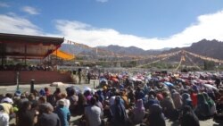 ༧གོང་ས་མཆོག་ནས་ལ་དྭགས་ནང་སྤྱོད་འཇུག་གི་གསུང་ཆོས་དབུ་འཛུགས་མཛད་པ།