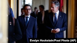 U.S. Secretary of State Antony Blinken, right, talks to French Foreign Minister Stephane Sejourne in Paris, Sept. 19, 2024. While in Paris, Blinken met with other Western diplomats to discuss how to push Gaza negotiations forward. (Evelyn Hockstein/Pool Photo via AP)