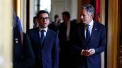 Menteri Luar Negeri AS Antony Blinken (kanan) bertemu dengan Menteri Luar Negeri Prancis Stephane Sejourne, di Quai d'Orsay, Paris, Prancis, pada 19 September 2024. (Evelyn Hockstein/Pool via AP)