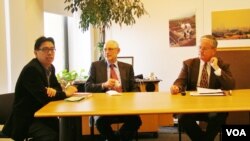 新書發表會 - 左起: 呂曉波 黎安友 考貝爾