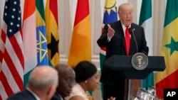 El presidente Donald Trump durante un almuerzo de trabajo con líderes africanos en el Palace Hotel de Nueva York, al margen de las reuniones de la Asamblea General de la ONU. Sept. 20, 2017.