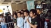 百人集會聲援被判刑前香港學生領袖
