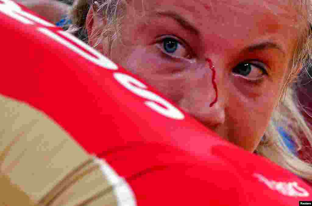 瑞典选手麦特森在女子55公斤级自由式摔跤比赛中。 