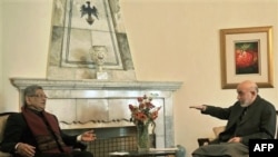 Ngoại trưởng Ấn Ðộ S.M.Krishna (trái) hội đàm với Tổng thống Afghanistan Hamid Karzai