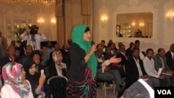 Participants at a VOA sponsored town hall meeting in London ask questions of Somali President Hassan Sheikh Mohamud