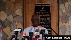 Mgr Philippe Fanoko Kpodzro, archevêque émérite de Lomé, lors de son intervention du 14 février 2018. (VOA/Kayi Lawson)