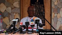 Mgr Philippe Fanoko Kpodzro, archevêque émérite de Lomé, lors de son intervention, le 14 février 2018. (VOA/Kayi Lawson)