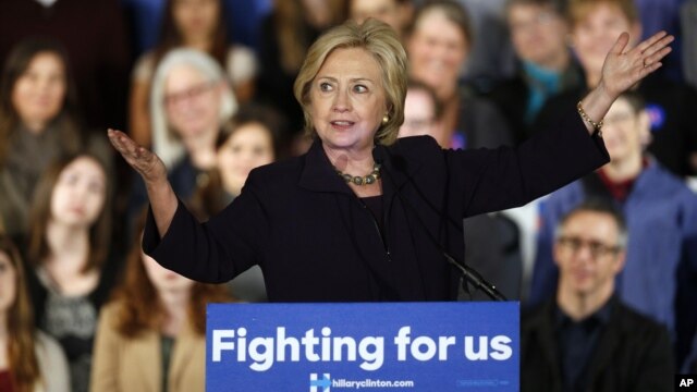 Hillary Clinton también prometió que si es electa presidente la educación superior será más asequible.