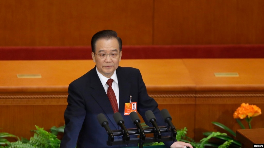 时任中国总理的温家宝在全国人大年度会议上讲话。（2013年3月5日）(photo:VOA)