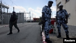 Ivorian soldiers stand guard at the Azito thermal power plant in the Yopougon district of western Abidjan, October 15, 2012. 