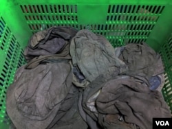 Hats worn by genocide victims stored at Tuol Sleng Museum of Genocide will be conserved inside a high-tech drying box. (Ten Soksreinith/VOA Khmer)