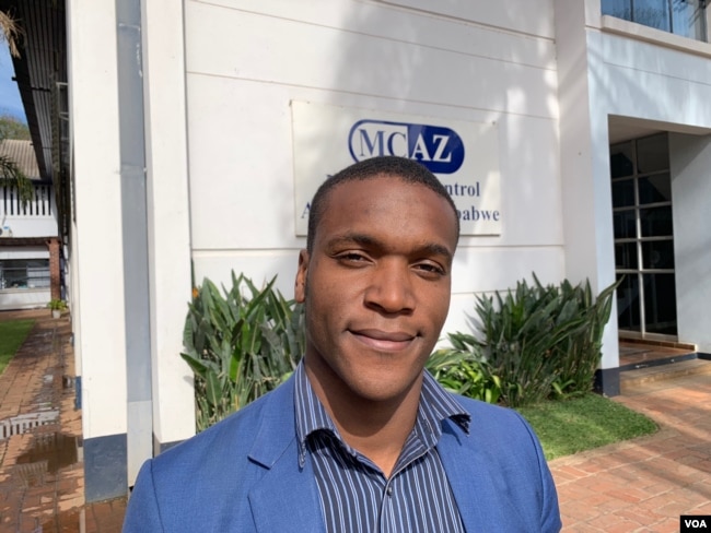 Shingai Gwatidzo, spokesperson of the Medicines Control Authority of Zimbabwe says his organization in Harare is worried by the proliferation of unlicenced medicine sellers in the southern African nation, Oct. 22, 2018. (C.Mavhunga/VOA)