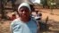 Mumwe Mudzimai Weku Victoria Falls Obatsira Vana Vechikoro Vemudunhu Ravo Nedzidzo Panguva Iyo Zvikoro Zvakavharwa