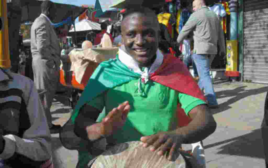 En Sudáfrica las caras son suficiente para entender la fiesta que el futbol ha traído consigo.