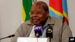 Mpatanishi wa mazungumzo ya amani huko Burundi, Rais wa zamani wa Tanzania, Benjamin Mkapa