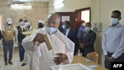 Djibouti's incumbent president Ismail Omar Guelleh casts his ballot at the Ras-Dika district polling station in the capital Djibouti on April 9, 2021.