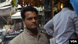 Shop assistant Rashid Ali says Narendra Modi should not head India's government, in Chandni Chowk market, New Delhi, March 31, 2014 . (Anjana Pasricha/VOA)