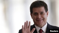 El presidente de Paraguay, Horacio Cartes, dice que no buscará la reelección en 2018.