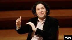 A sus 30 años de edad, Gustavo Dudamel es el director de la Orquesta Filarmónica de Los Ángeles.