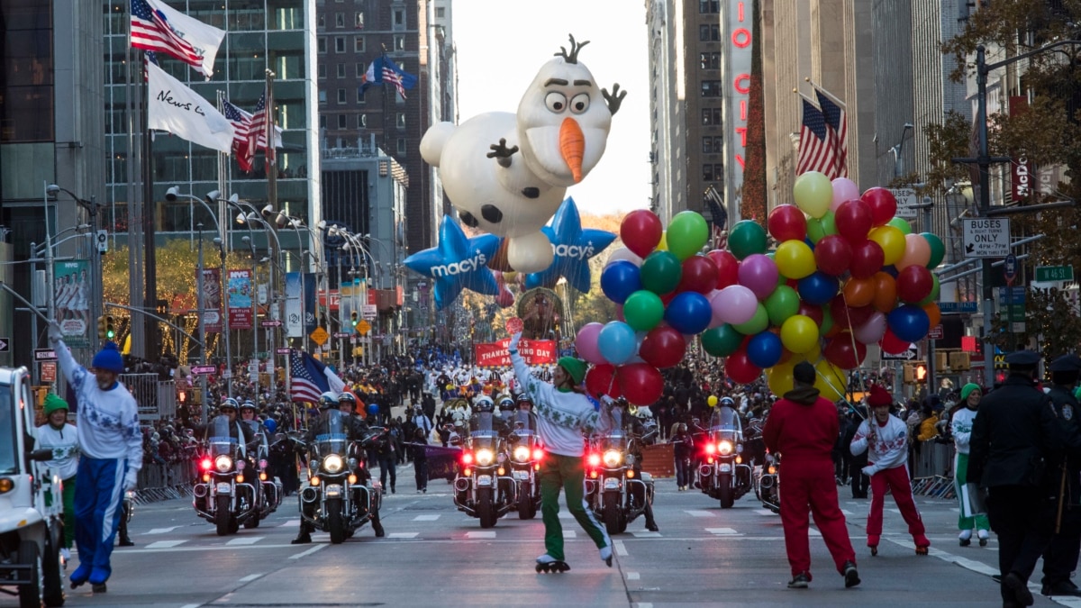 Macy's Parade Begins With Balloons, Bands and Security