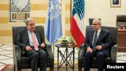 联合国秘书长古特雷斯(左)在贝鲁特会晤黎巴嫩总理萨拉姆。(2026年3月13日)