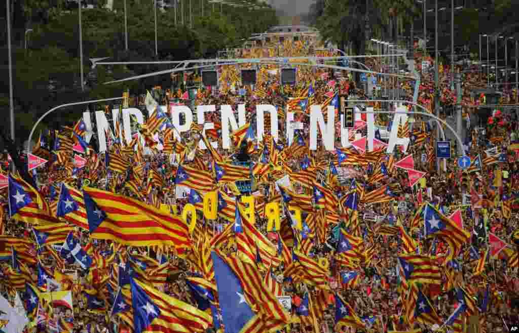 Pro-independence demonstrators fill up La Diagonal, one of Barcelona&#39;s main avenues, during the Catalan National Day in Barcelona, Spain.