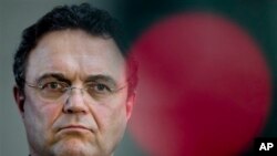 İçişleri Bakanı Hans-Peter Friedrich Almanya'daki Selefilerin gittikçe radikalleştiğini söylüyor