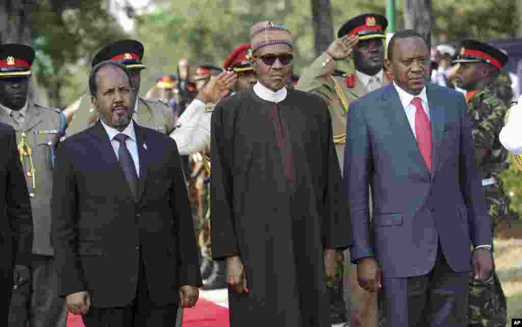 Shugaban Kasar Kenya Uhuru Kenyata, Da Shugaba Muhammadu Na Najeriya Da Shugaba Hassane Sheikh Mohamud A Wurin Bukin Karrama Sojojin Kasar Kenya Da Suka Rasa Rayukansu A Yayin Da Suke Gudanar Da Ayyukan Wanzar Da Zaman Lafiya 