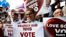 جمعی از مخالفان جدایی اسکاتلند از بریتانیا