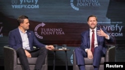 جی‌دی ونس، معاون رئیس‌جمهوری آمریکا در حین سخنرانی در مراسم سازمان «نقطه عطف آمریکا» (یا ترنینگ پوینت یواس‌ای) - ۲۵ فروردین ۱۴۰۵