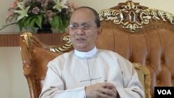 President Thein Sein during interview with VOA Burmese Service chief Than Lwin Htun, Naypyitaw, August 13, 2012.